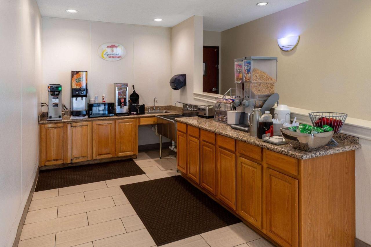 Super 8 By Wyndham Rowlett East Dallas Area Hotel 2*
