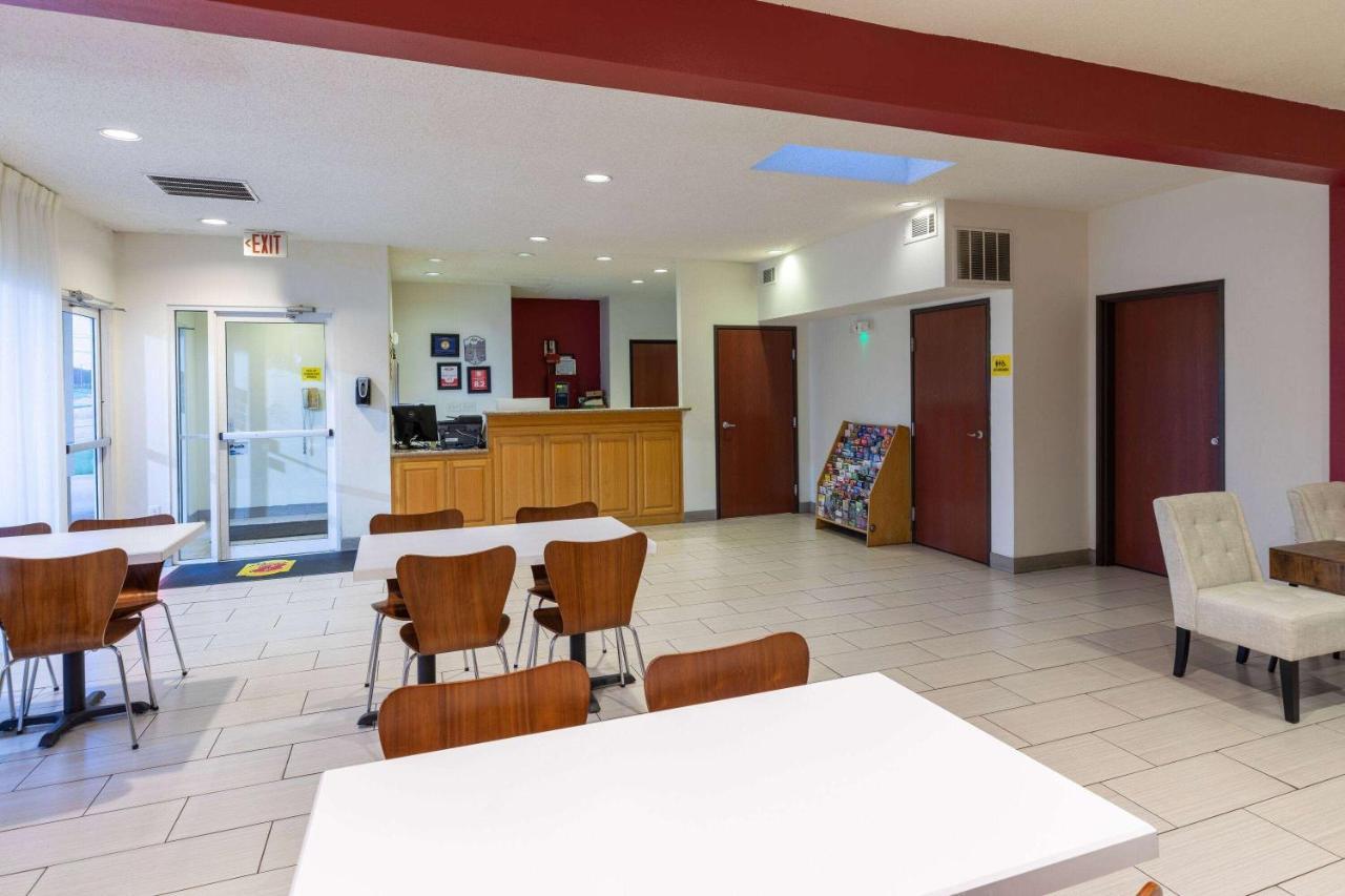 Super 8 By Wyndham Rowlett East Dallas Area Hotel