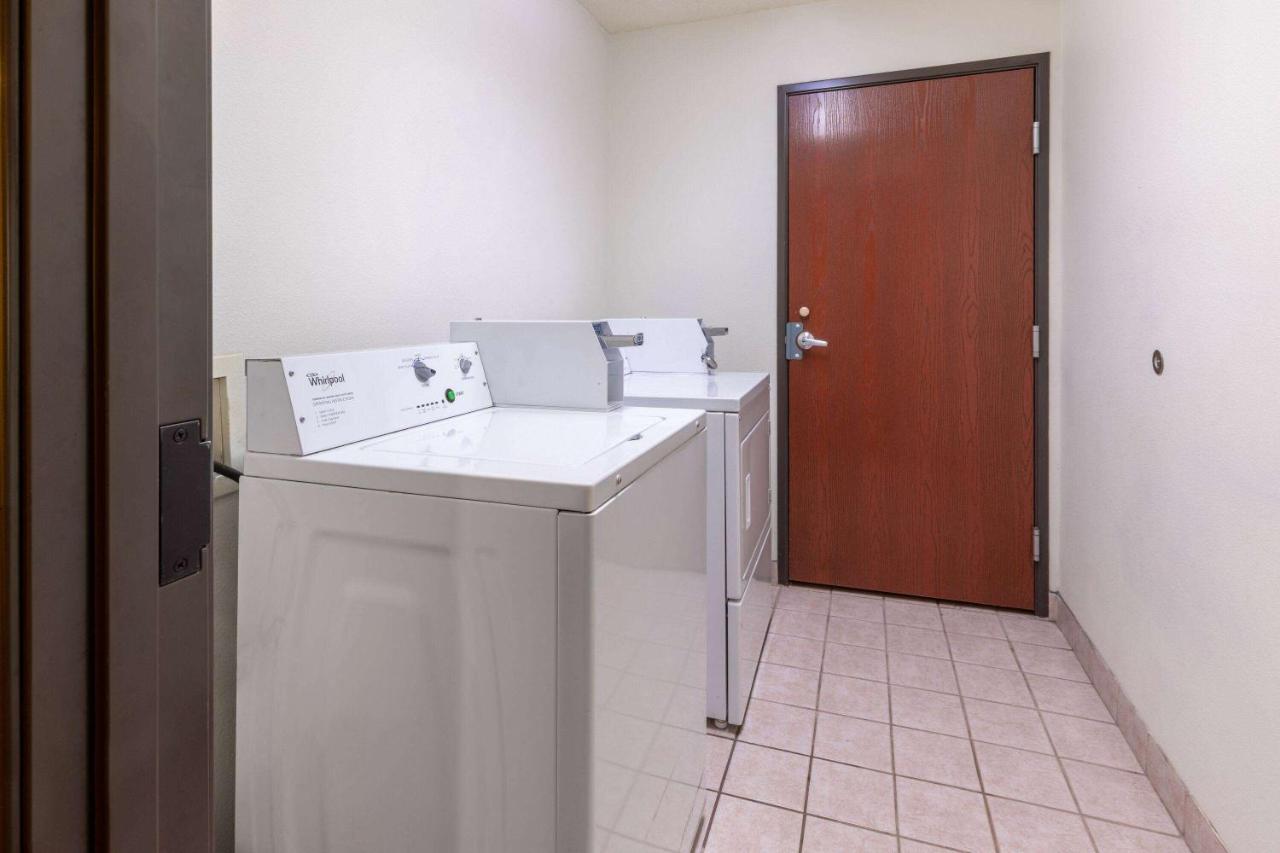 Super 8 By Wyndham Rowlett East Dallas Area Hotel 2*